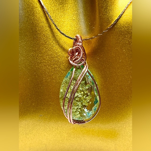 🎁🌟dainty  green pear shaped glass crystal-wire wrapped - Picture 8 of 11